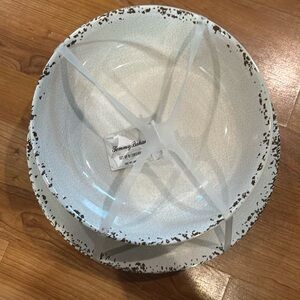 Tommy Bahama 8 Pc Set Beige  Melamine Dinner 11”  Plates.4 Salad Bowls 8.5”